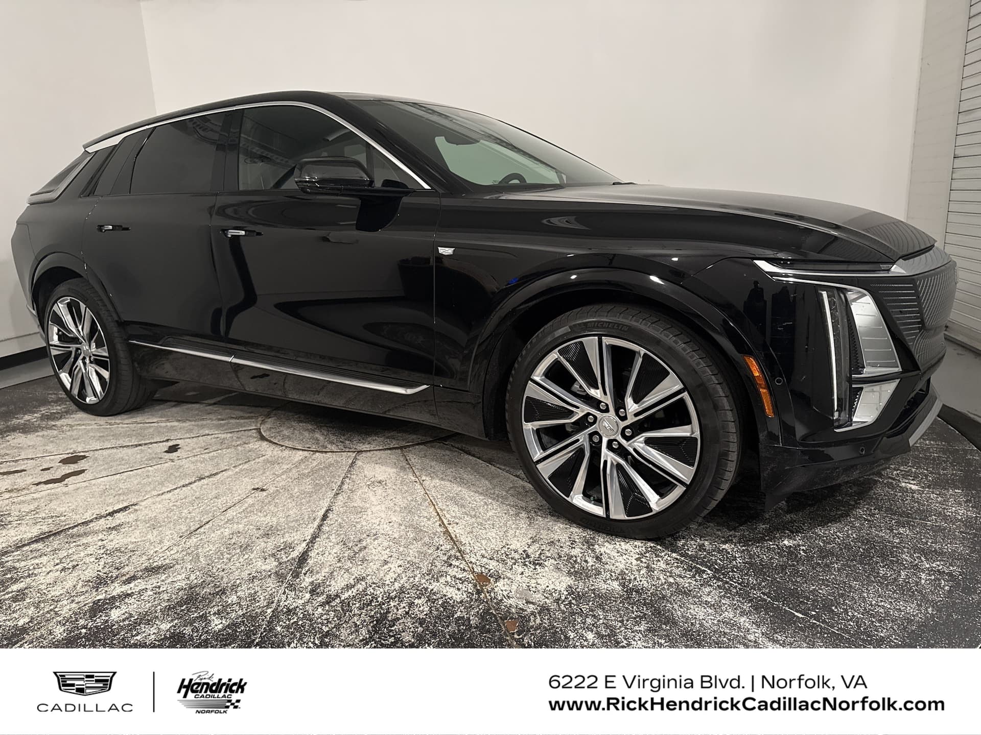 2024 Cadillac LYRIQ Luxury — photo 1 of 37