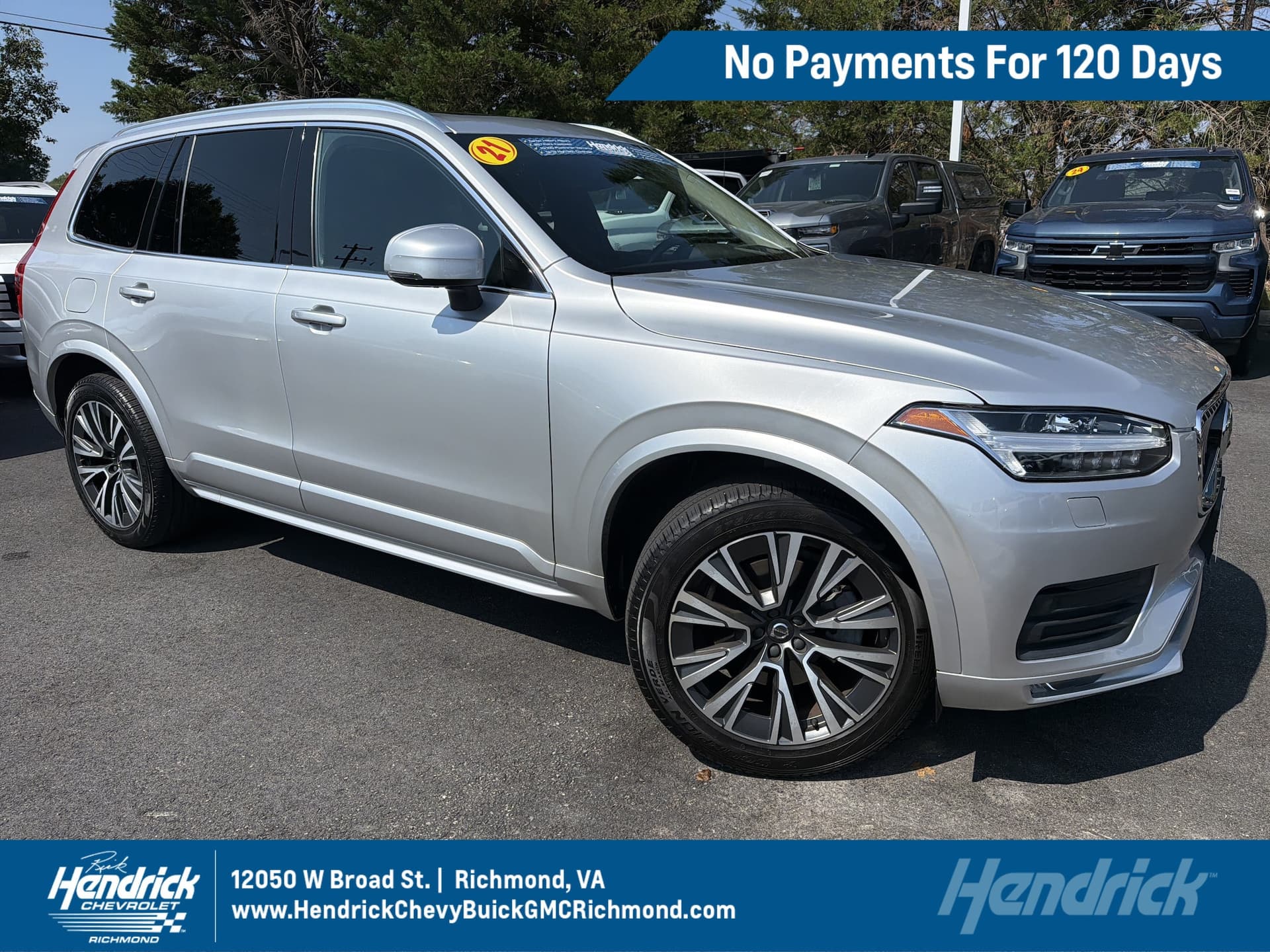 2021 Volvo XC90 Momentum — photo 1 of 38