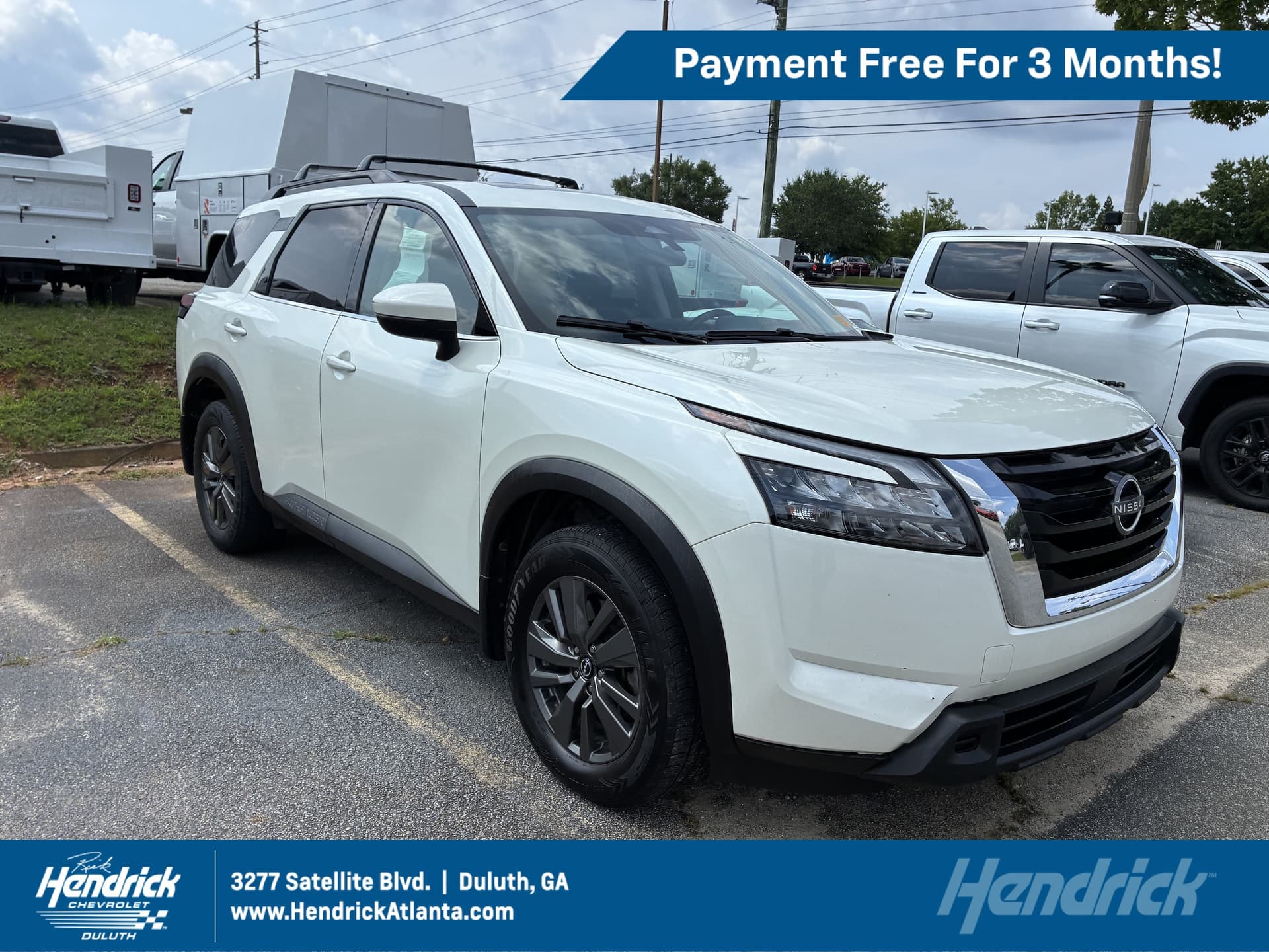 2023 Nissan Pathfinder SV — photo 1 of 9