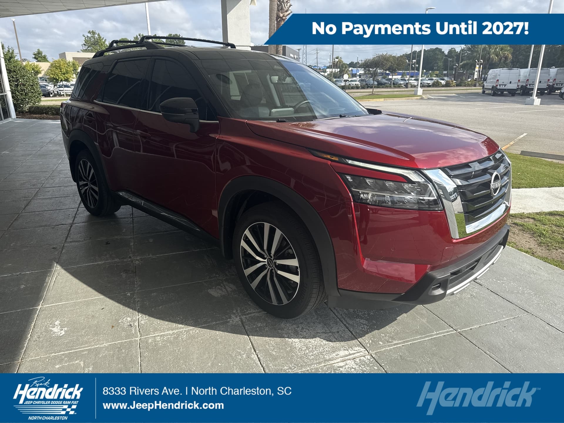 2023 Nissan Pathfinder Platinum — photo 1 of 37