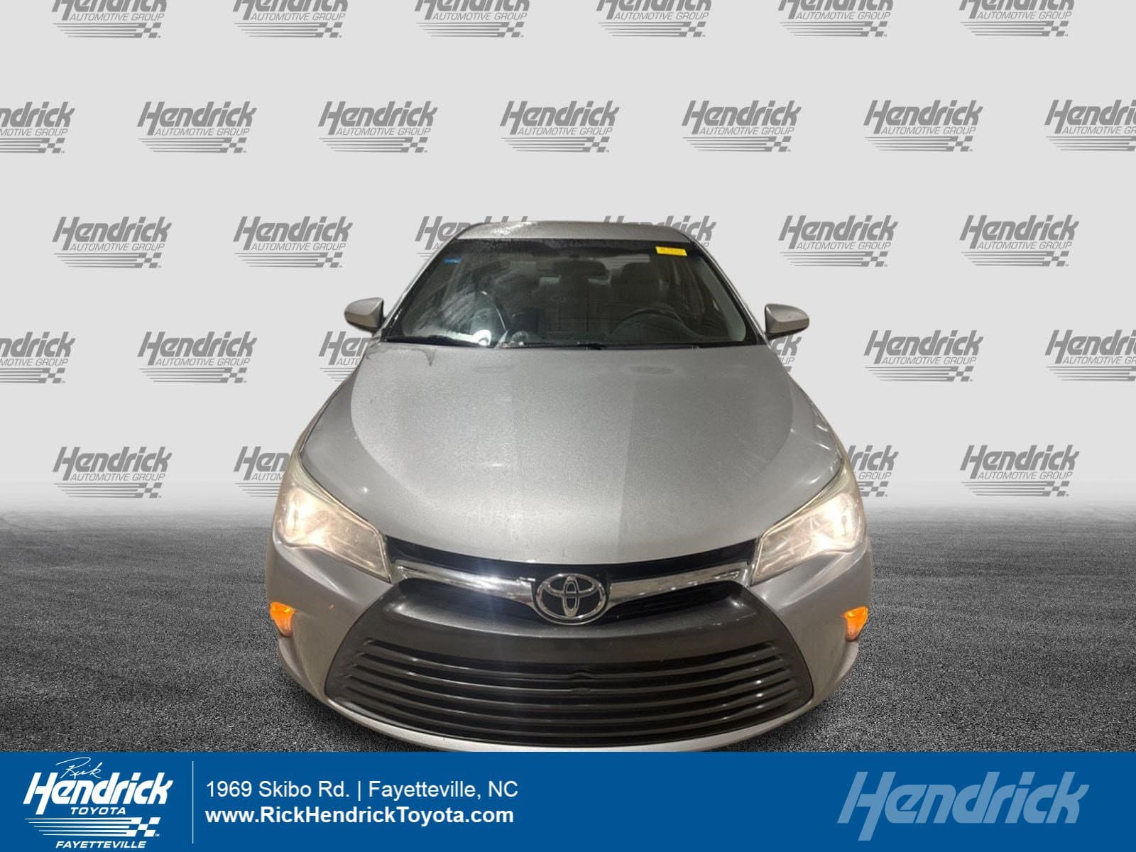 2017 Toyota Camry LE — photo 1 of 17
