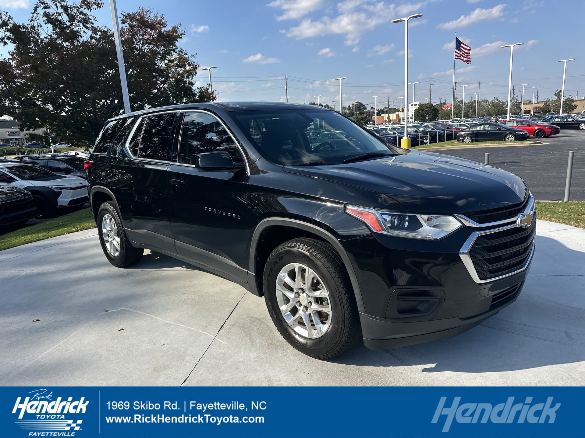 2020 Chevrolet Traverse LS — photo 1 of 55