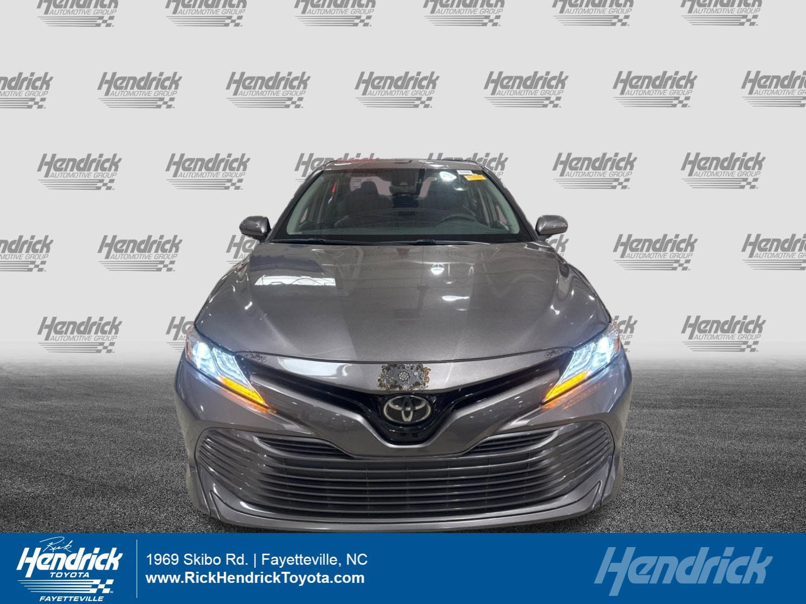 2020 Toyota Camry XLE — photo 1 of 16