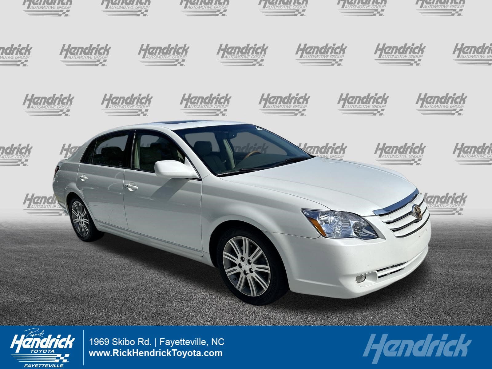 2005 Toyota Avalon Limited — photo 1 of 50