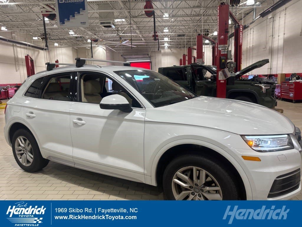 2020 Audi Q5 Premium — photo 1 of 11