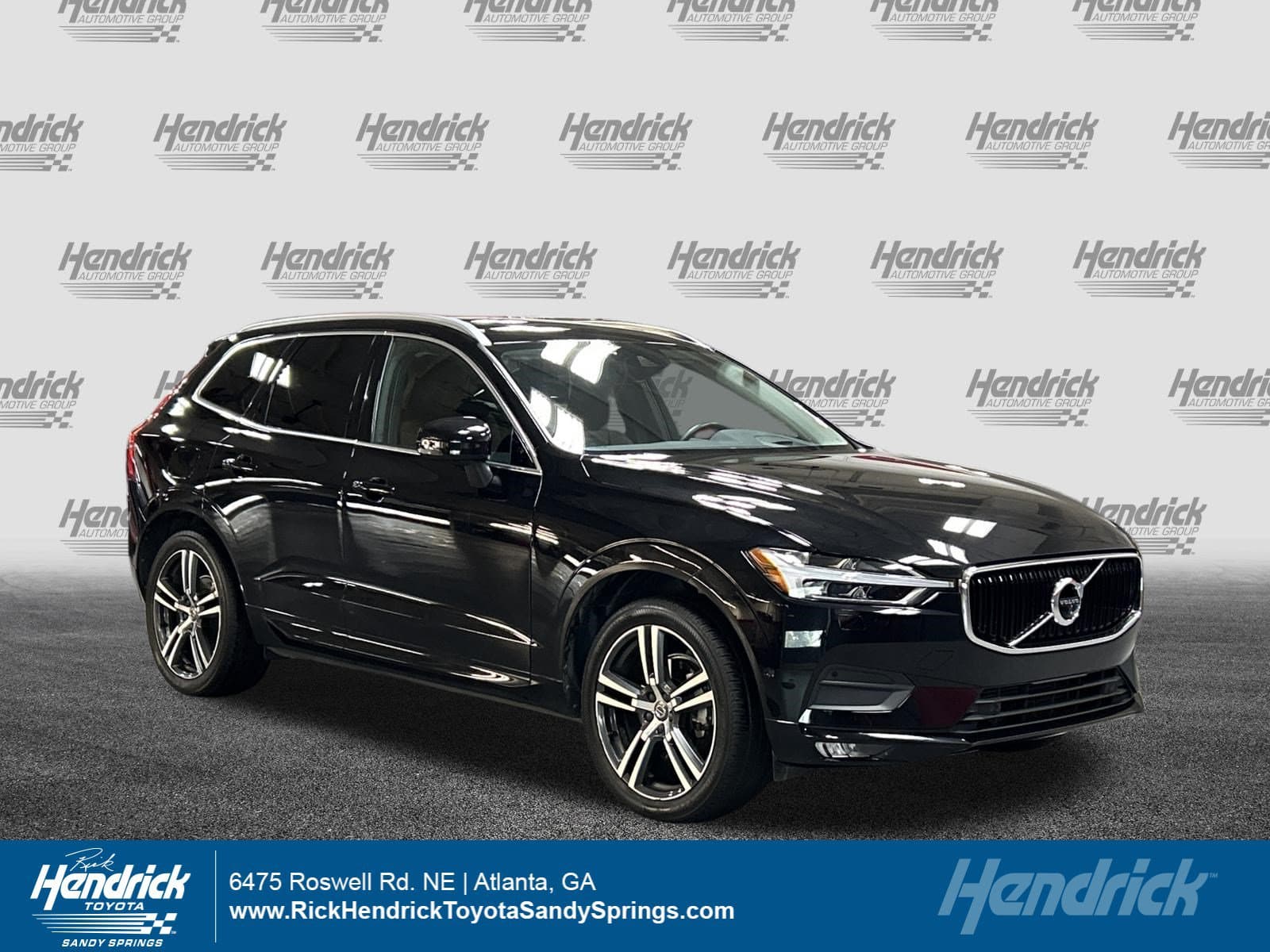 2019 Volvo XC60 Momentum — photo 1 of 36