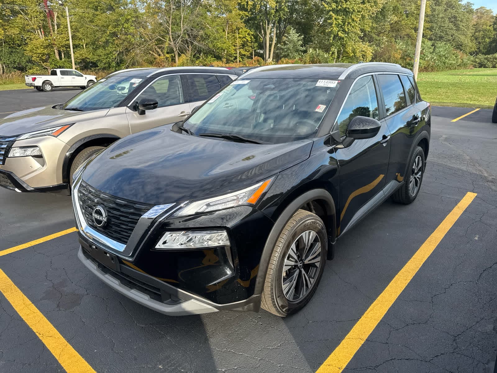 2023 Nissan Rogue SV — photo 1 of 13