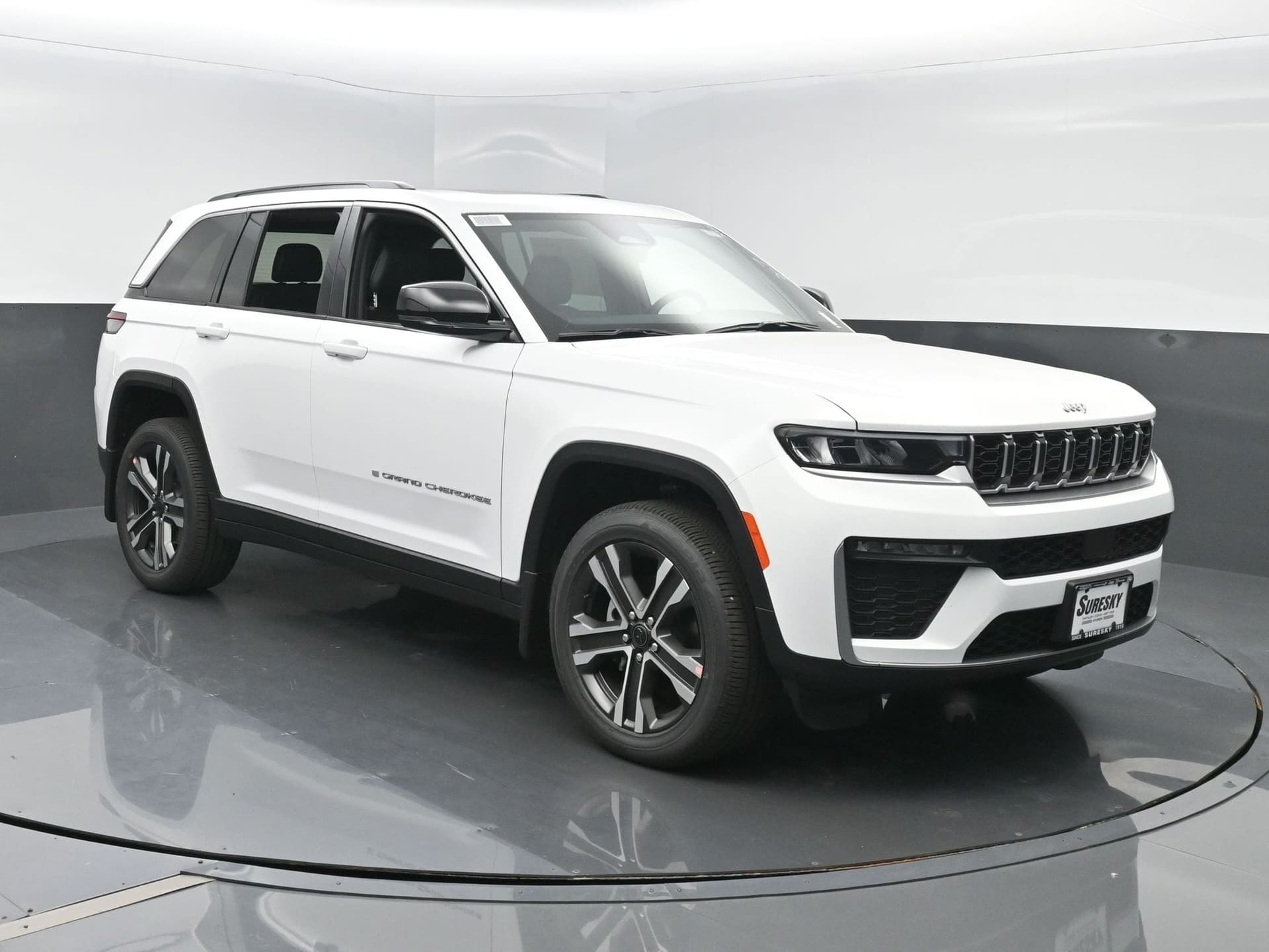 2027 Jeep Grand Cherokee Limited — photo 1 of 49