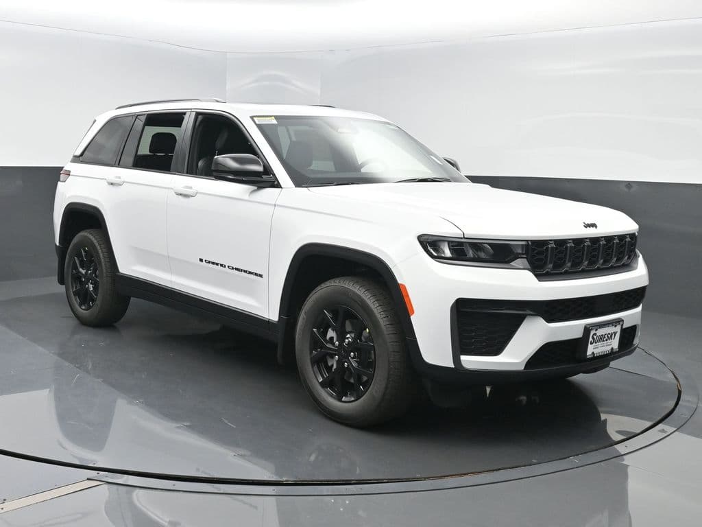 2026 Jeep Grand Cherokee LAREDO ALTITUDE 4X4 — photo 1 of 43