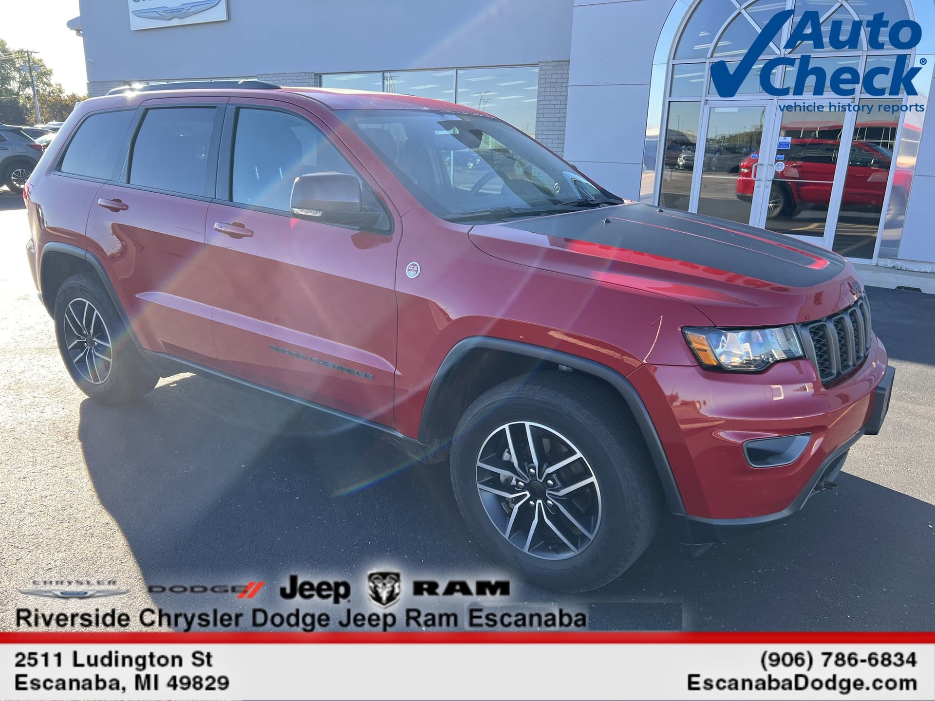 2020 Jeep Grand Cherokee Trailhawk — photo 1 of 28