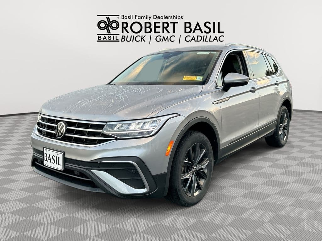 2023 Volkswagen Tiguan SE — photo 1 of 30