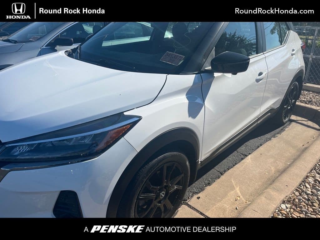 2024 Nissan Kicks SR — photo 1 of 4