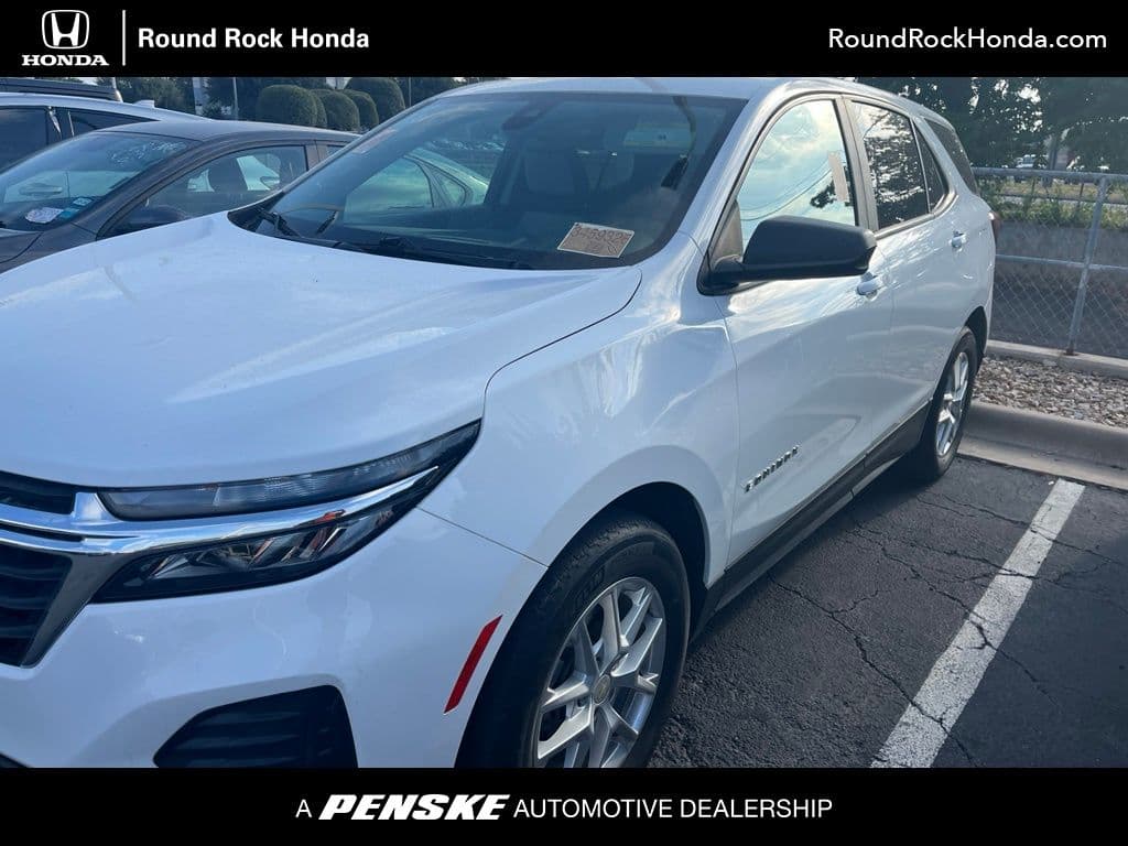 2022 Chevrolet Equinox LS — photo 1 of 4