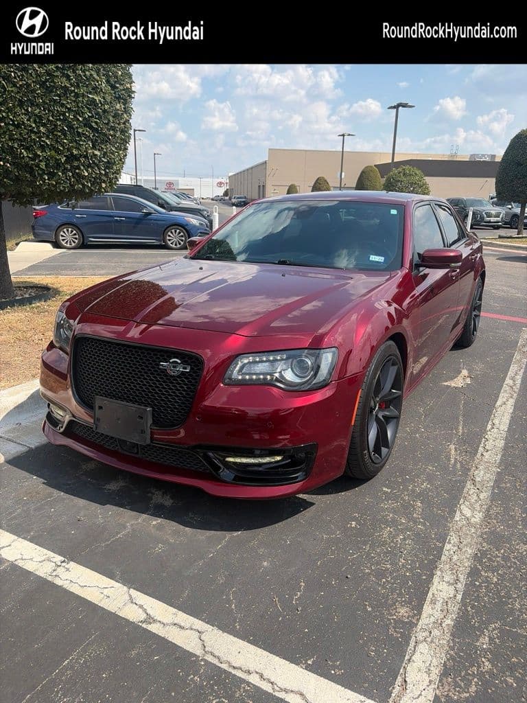 2023 Chrysler 300 C — photo 1 of 10