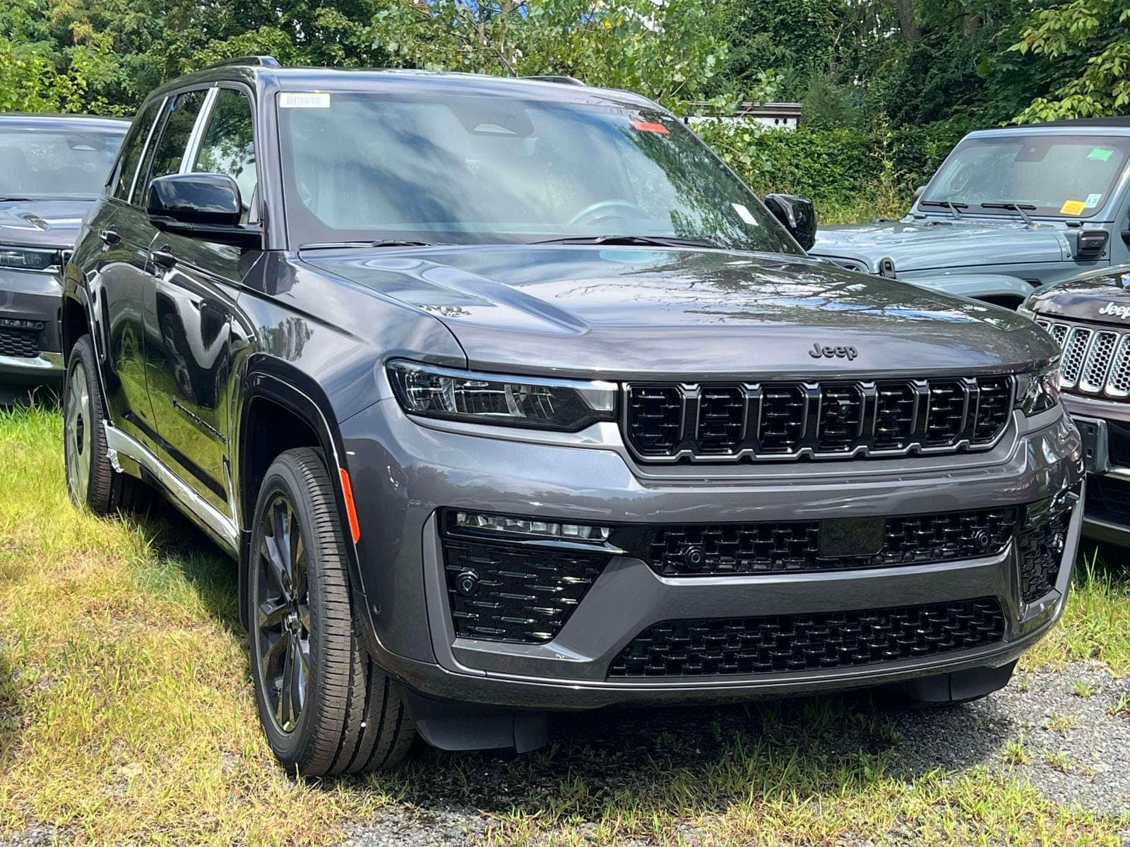 2026 Jeep Grand Cherokee LIMITED RESERVE 4X4 — photo 1 of 39