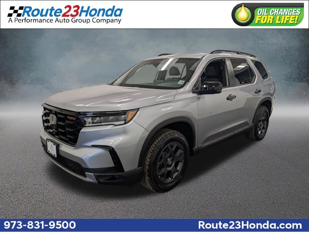 2025 Honda Pilot TrailSport — photo 1 of 39