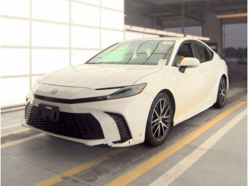 2025 Toyota Camry Hybrid SE — photo 1 of 10