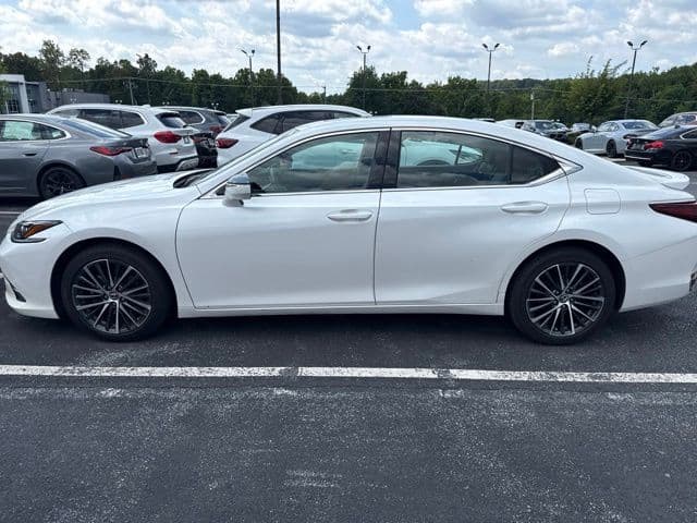 2023 Lexus ES 250 — photo 1 of 3
