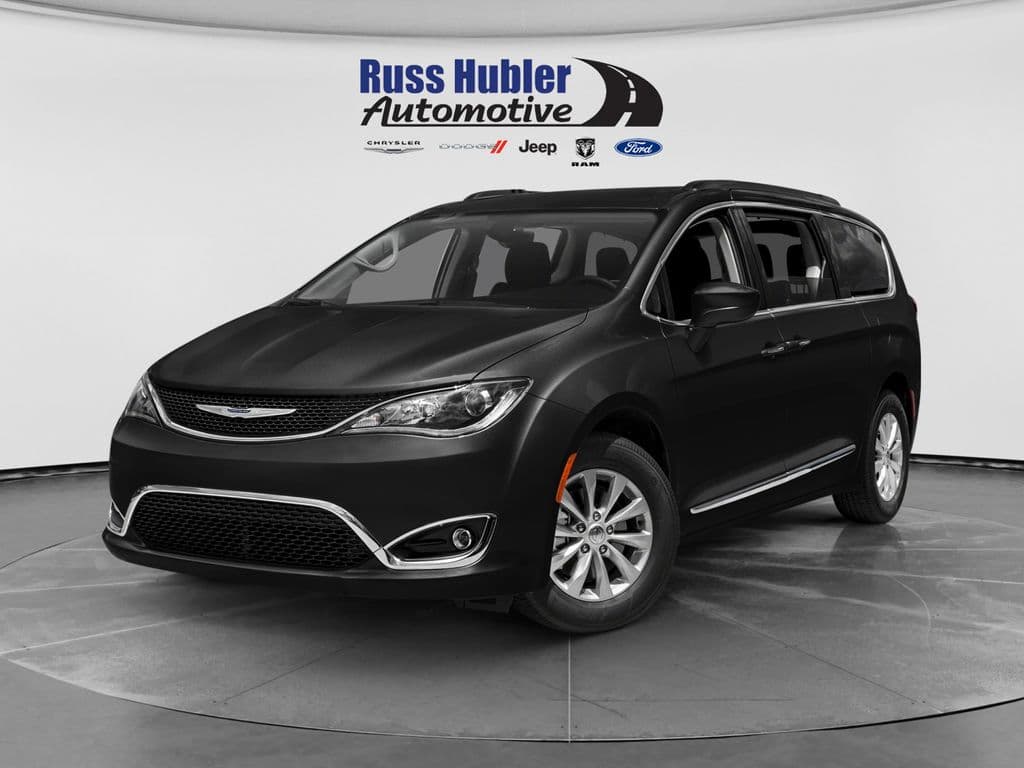 2017 Chrysler Pacifica Touring-L — photo 1 of 10