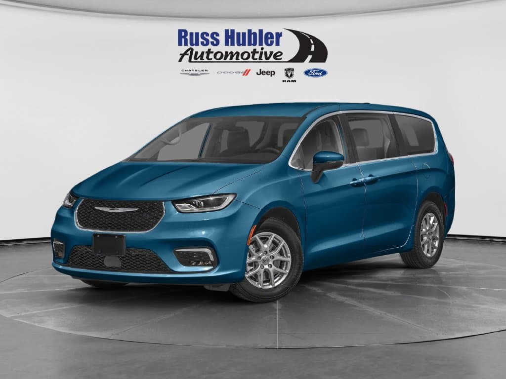 2024 Chrysler Pacifica Touring L — photo 1 of 10