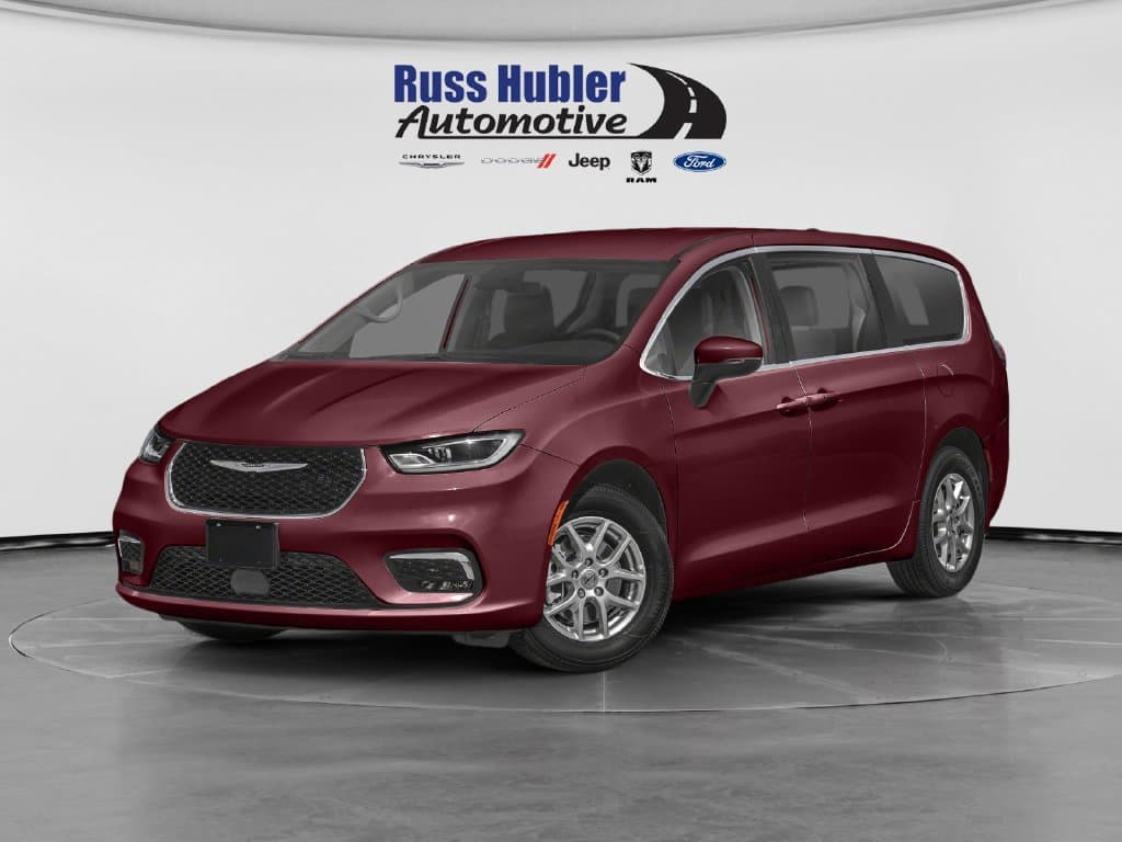 2023 Chrysler Pacifica Touring L — photo 1 of 10