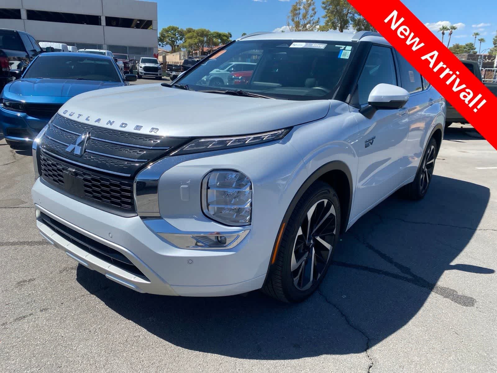 2023 Mitsubishi Outlander PHEV SEL — photo 1 of 16