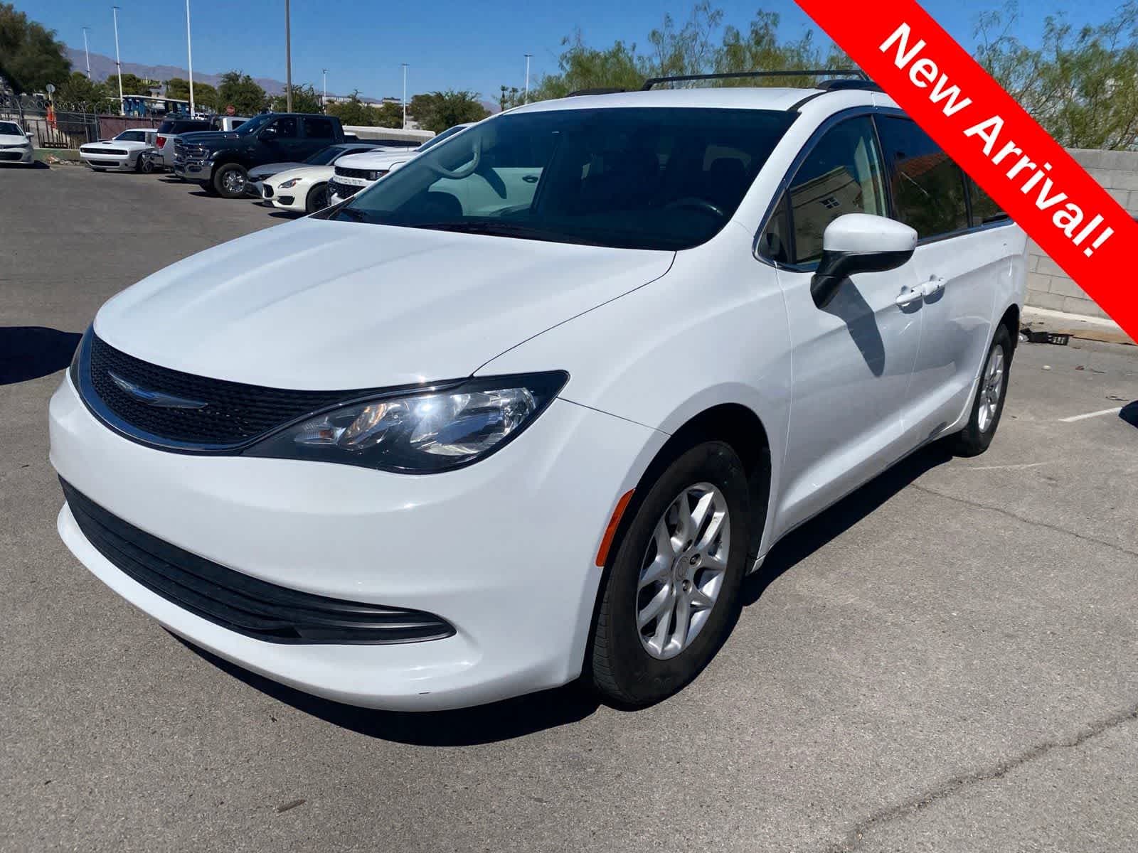 2020 Chrysler Voyager Base — photo 1 of 14
