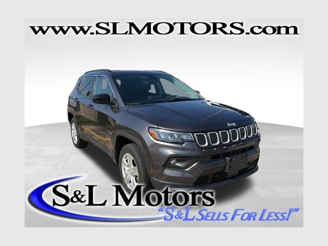 2022 Jeep Compass Latitude — photo 1 of 11