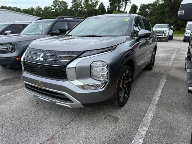 2022 Mitsubishi Outlander Black Edition — photo 1 of 7