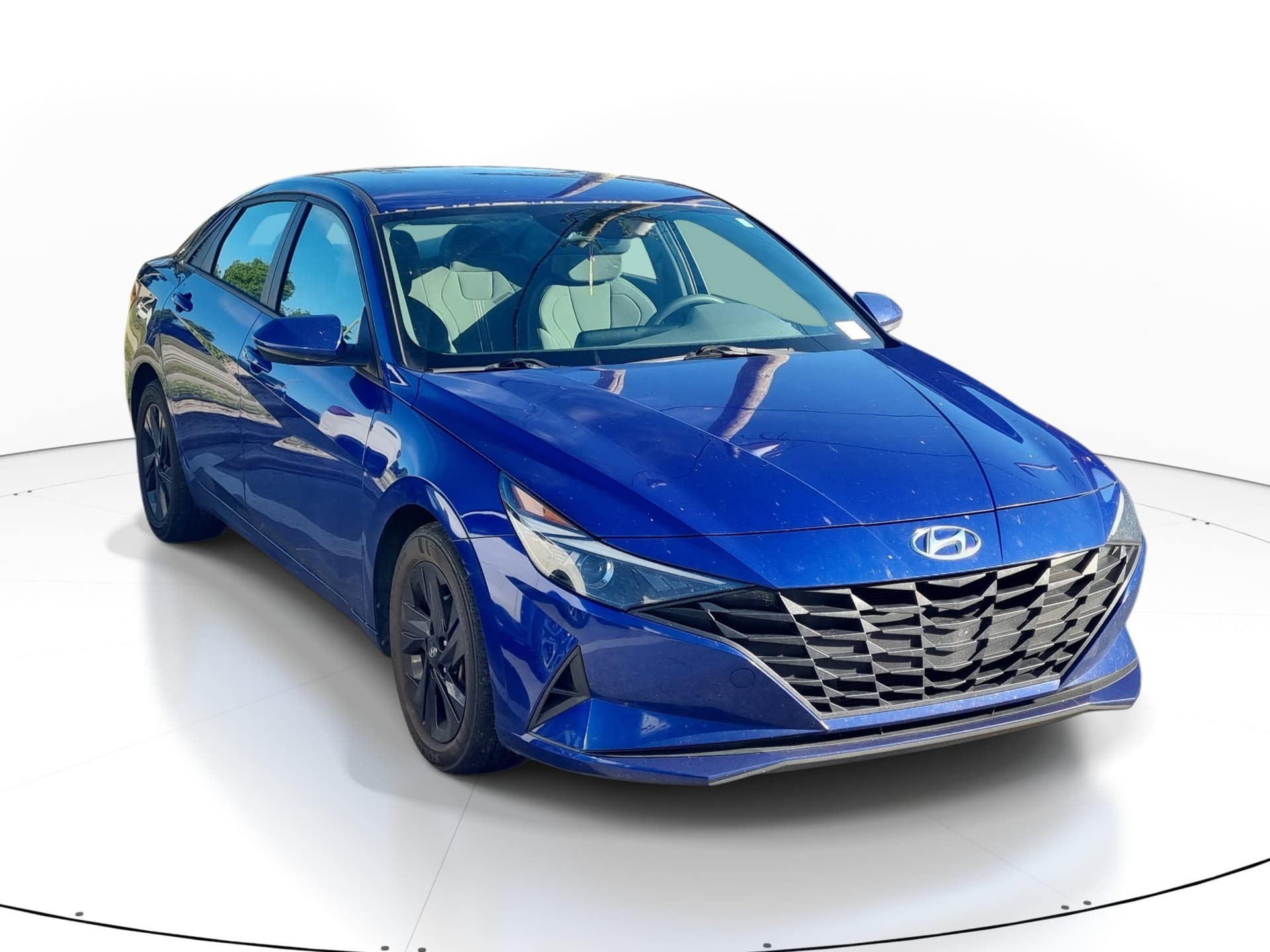 2023 Hyundai Elantra SEL — photo 1 of 10