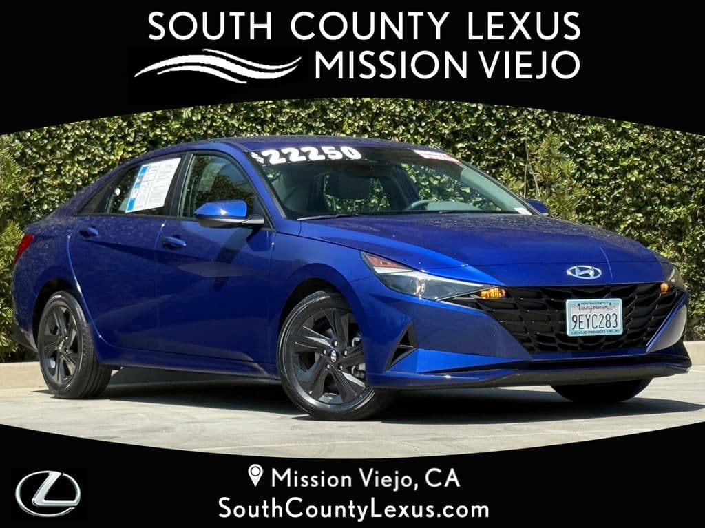 2023 Hyundai Elantra SEL — photo 1 of 30