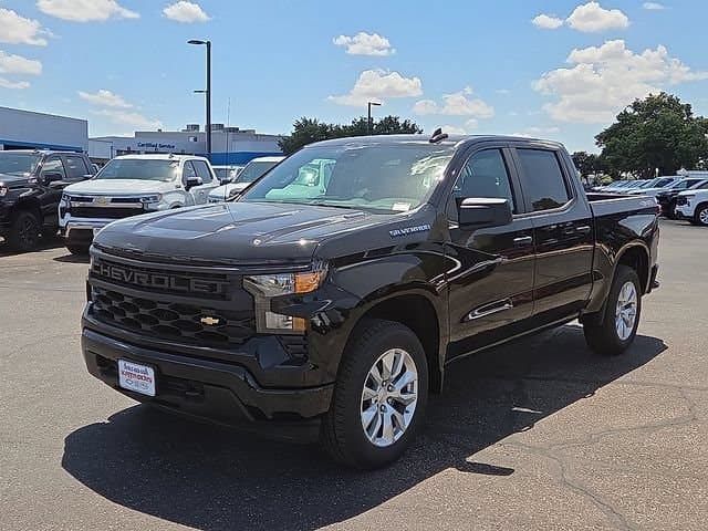 2026 Chevrolet Silverado 1500 Custom — photo 1 of 19
