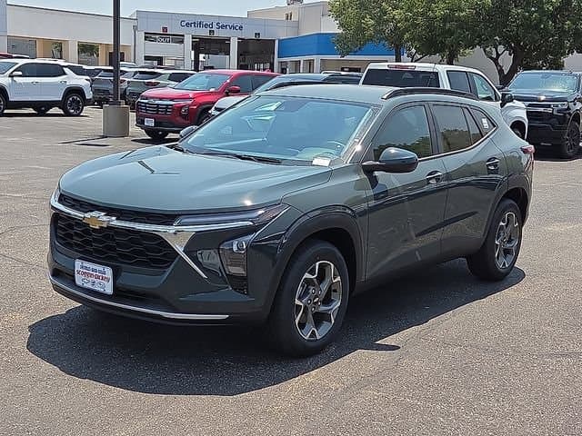 2026 Chevrolet Trax LT — photo 1 of 18