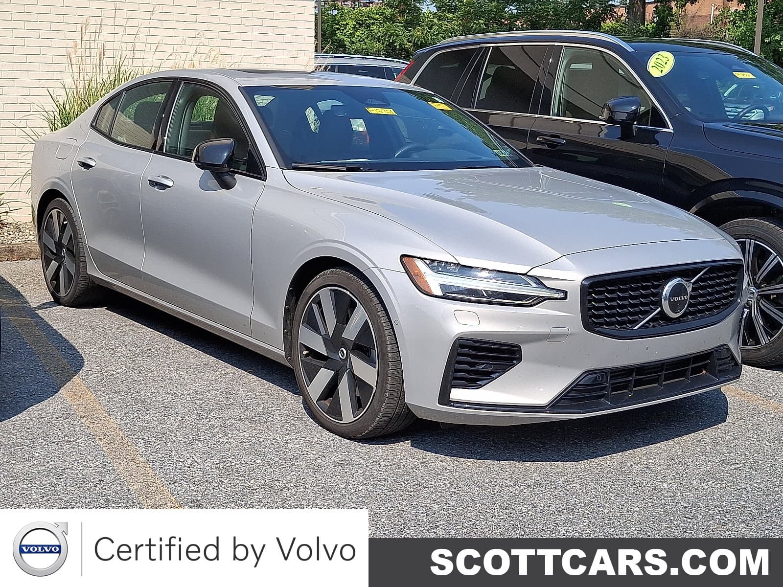 2024 Volvo S60 plug-in hybrid T8 Ultimate Dark — photo 1 of 4
