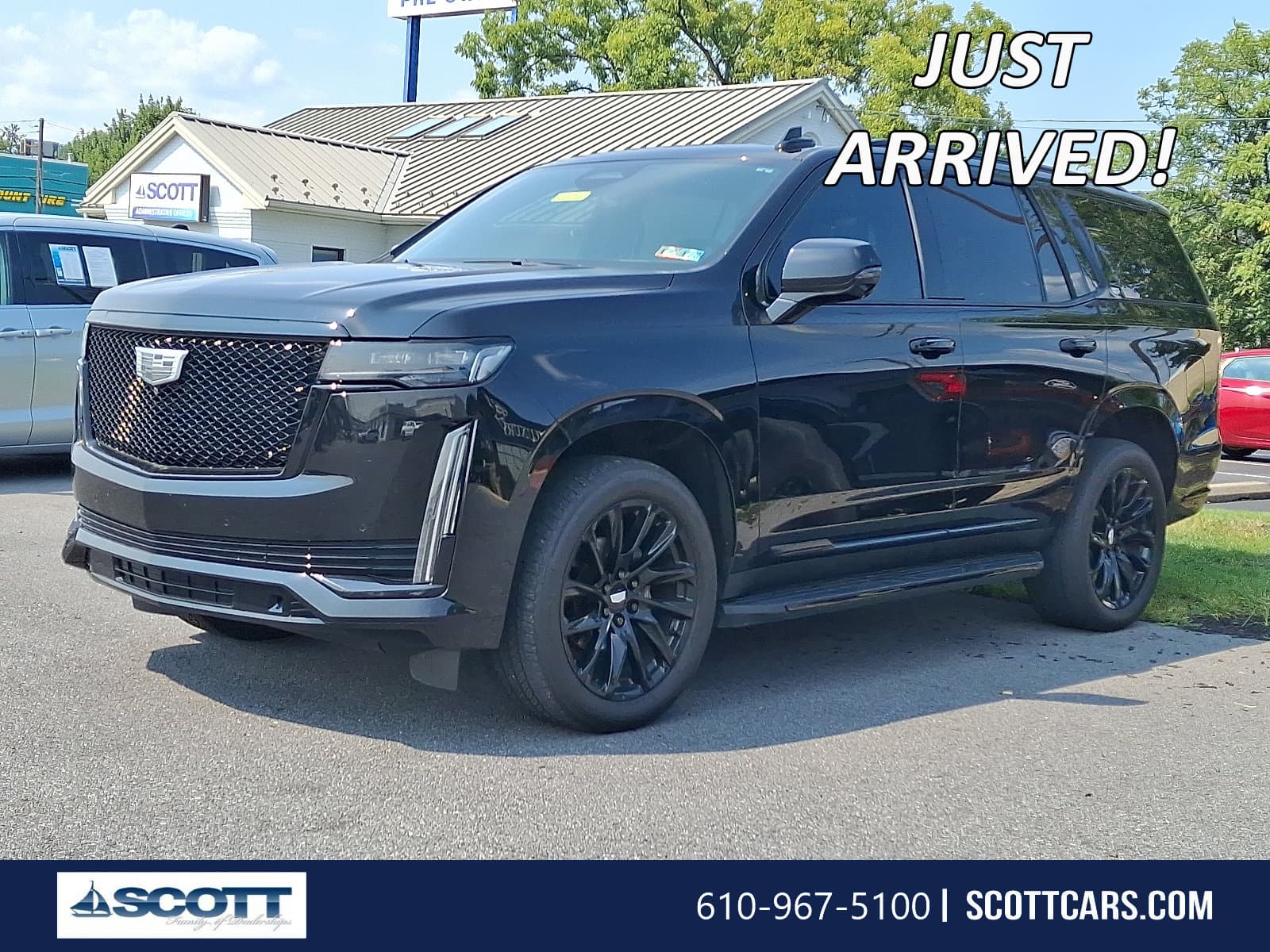 2021 Cadillac Escalade Sport Platinum 4x4 — photo 1 of 4