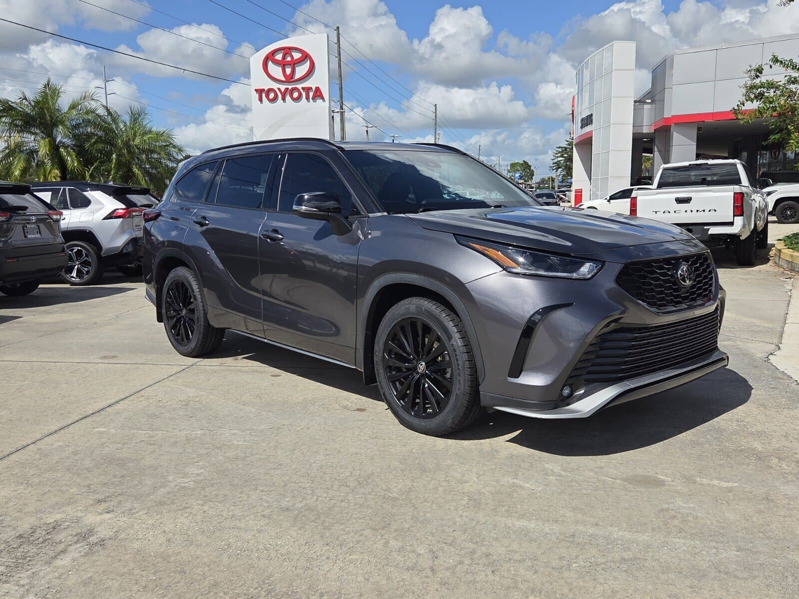2024 Toyota Highlander XSE — photo 1 of 26
