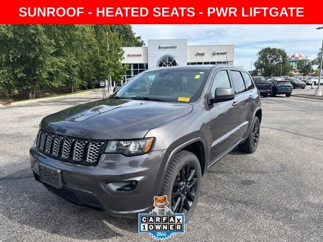 2019 Jeep Grand Cherokee Laredo — photo 1 of 10