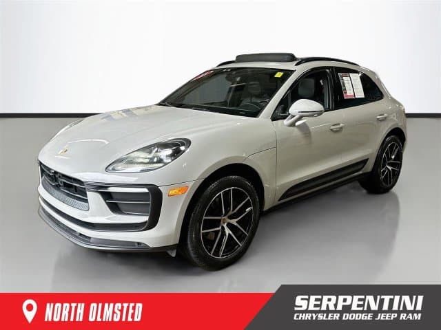 2023 Porsche Macan T — photo 1 of 35