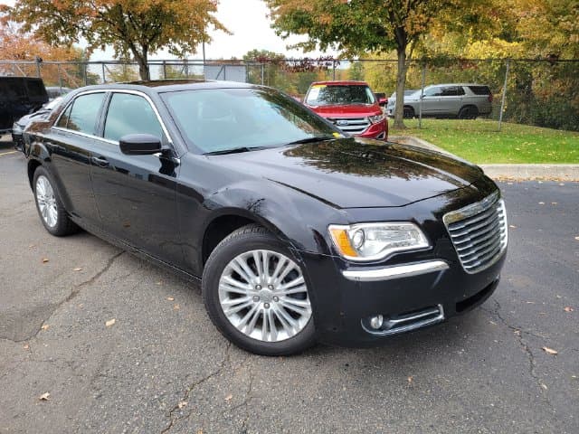 2014 Chrysler 300 Base — photo 1 of 10