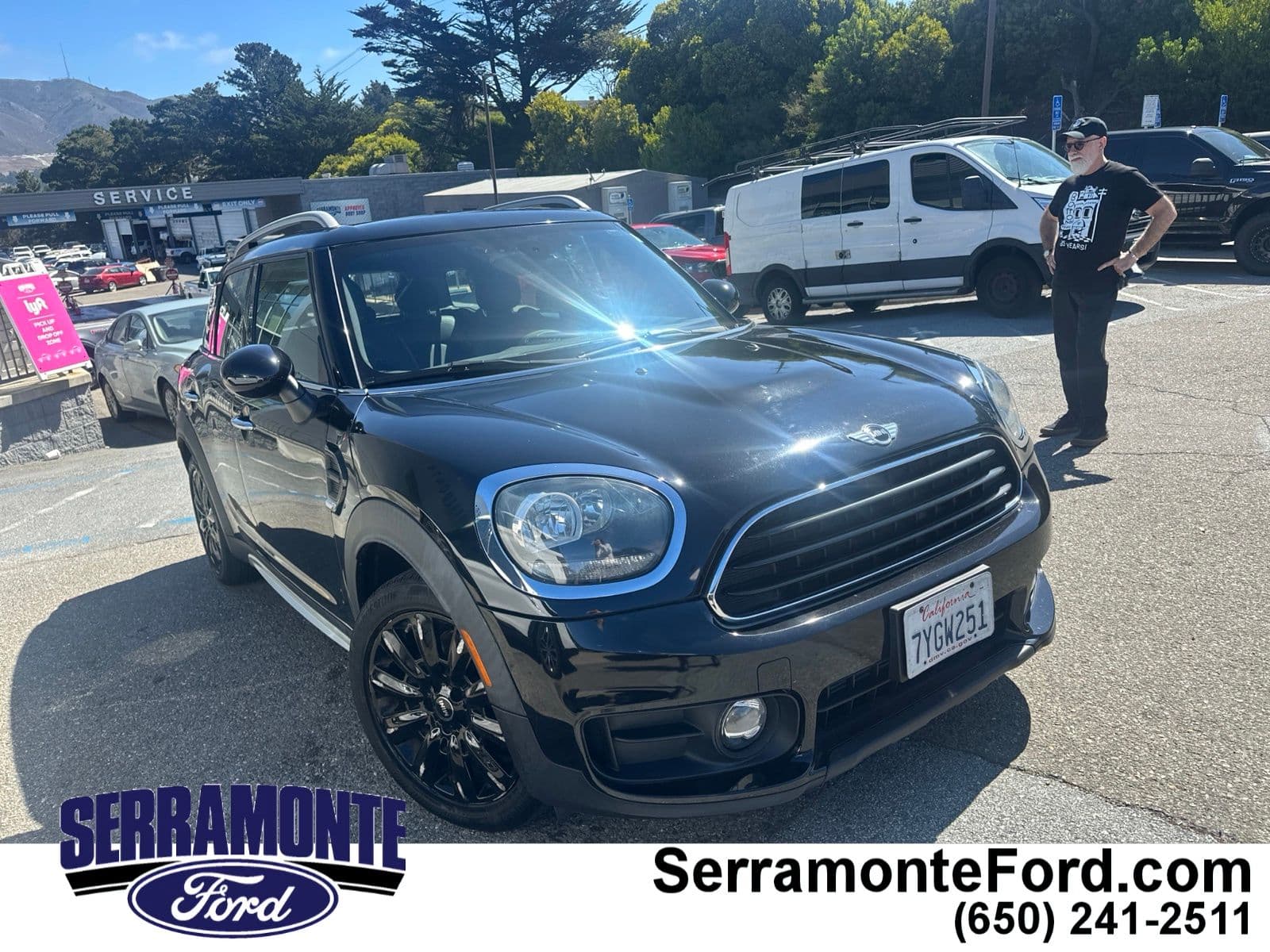 2017 Mini Countryman Base — photo 1 of 13