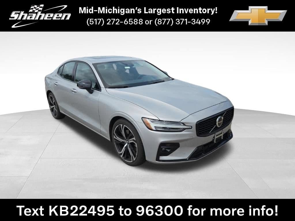 2024 Volvo S60 Core Dark Theme — photo 1 of 18