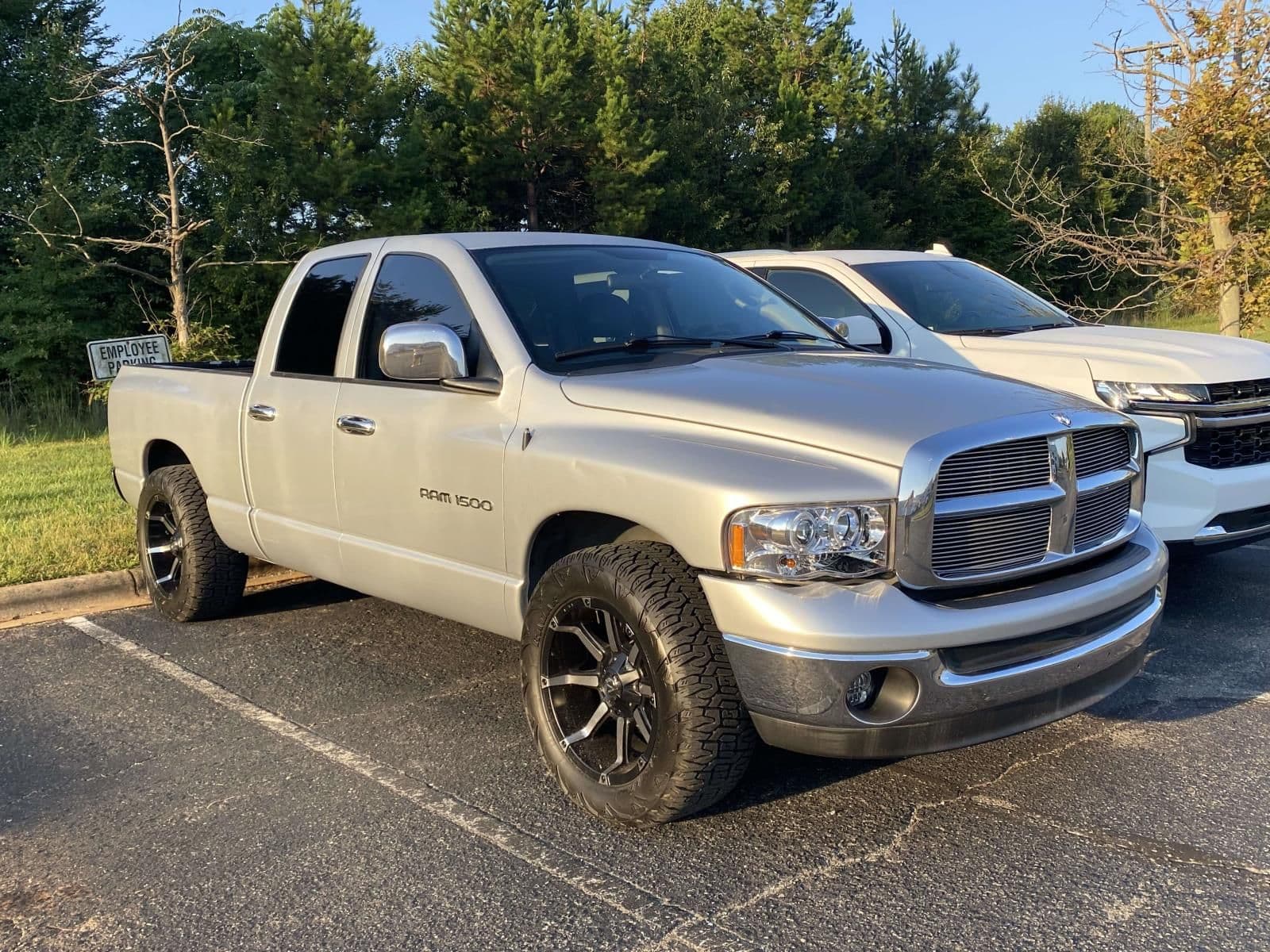 2005 Dodge Ram 1500 SLT — photo 1 of 12