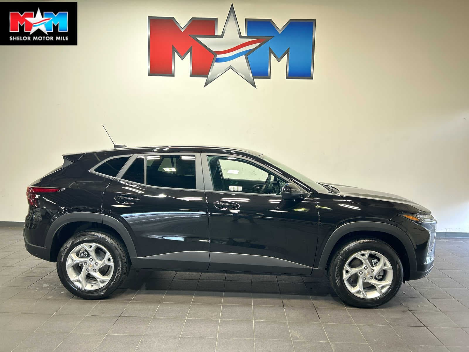 2026 Chevrolet Trax LS — photo 1 of 40