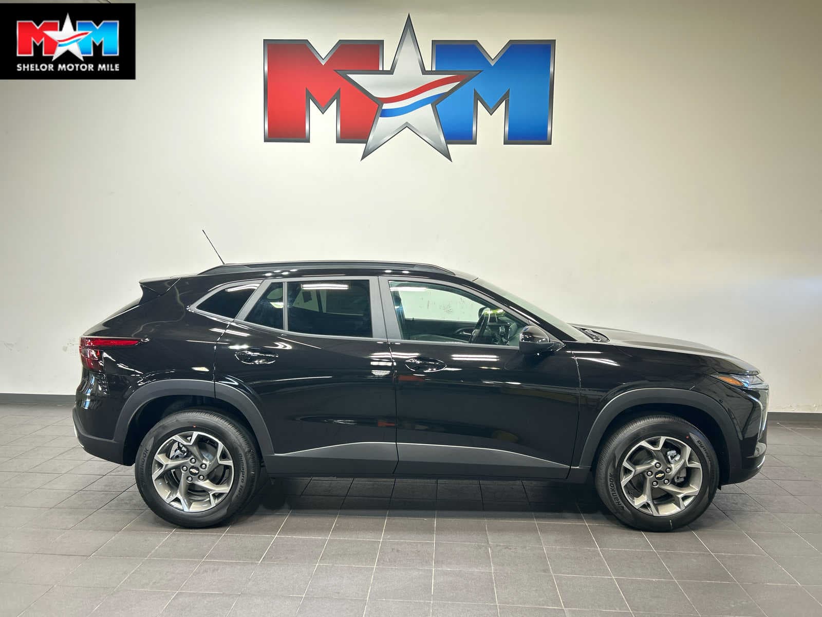 2026 Chevrolet Trax LT — photo 1 of 40