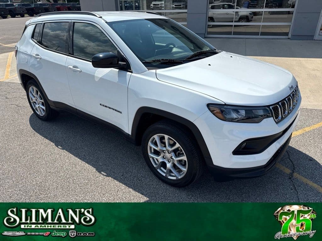 2023 Jeep Compass Latitude Lux — photo 1 of 42