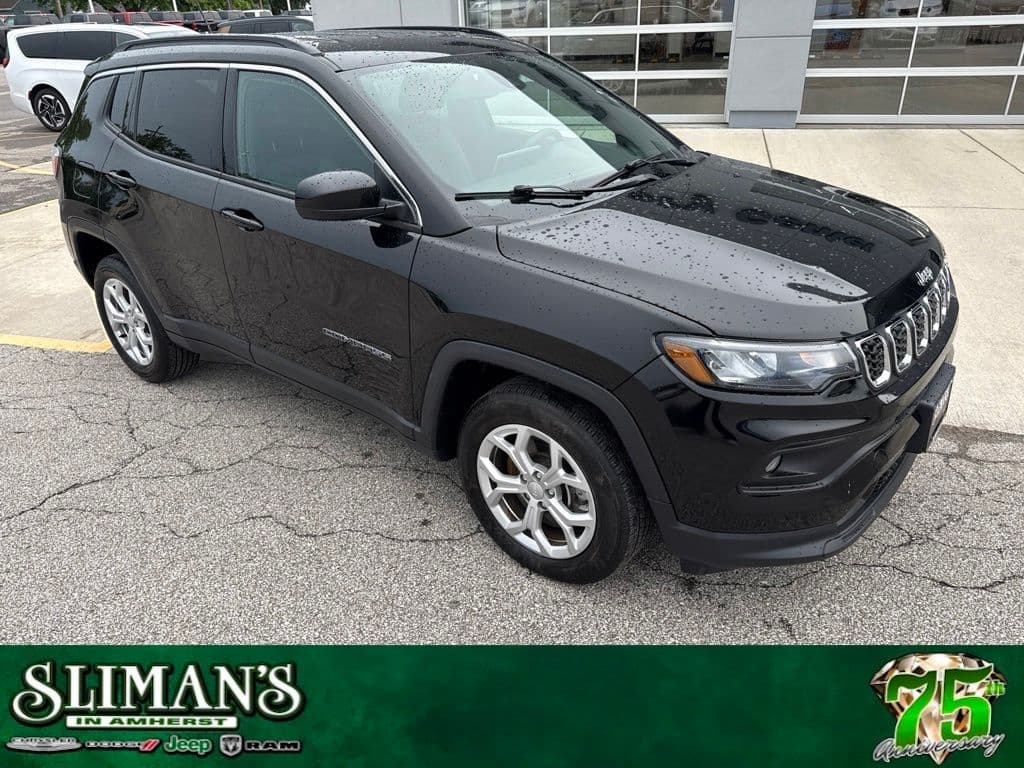 2024 Jeep Compass Latitude — photo 1 of 39