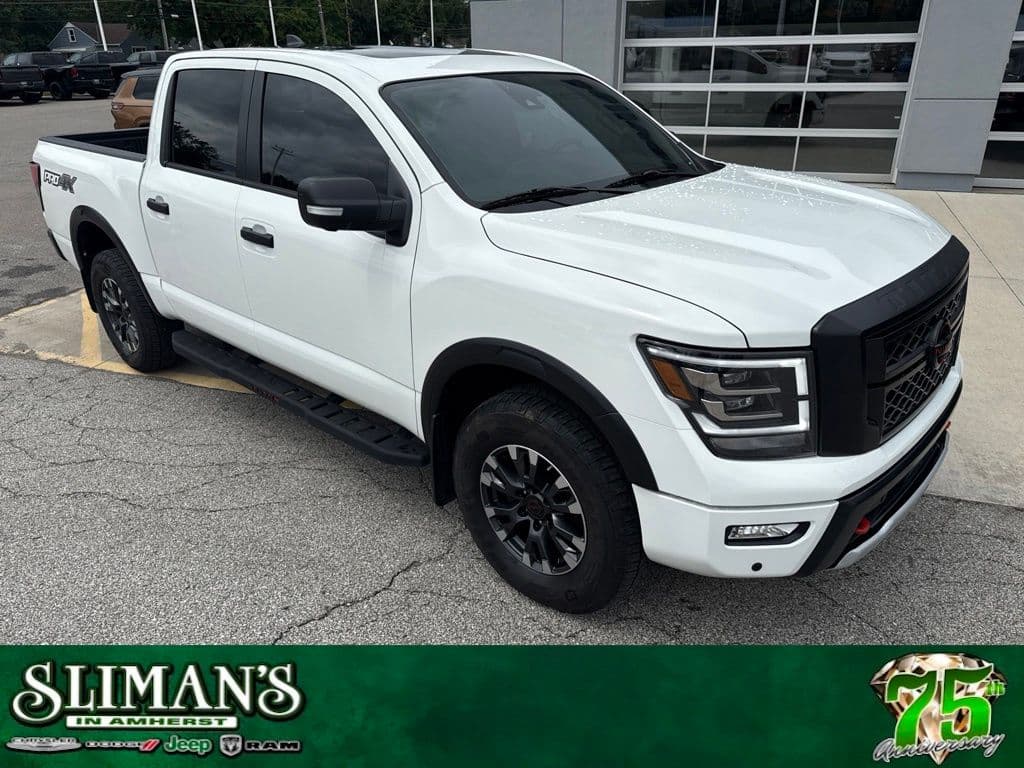 2024 Nissan Titan PRO-4X — photo 1 of 44