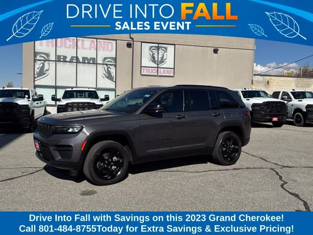 2023 Jeep Grand Cherokee Laredo — photo 1 of 30