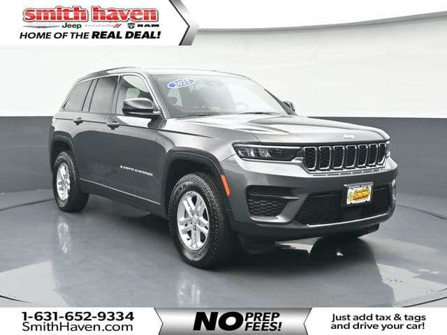 2025 Jeep Grand Cherokee Laredo — photo 1 of 34