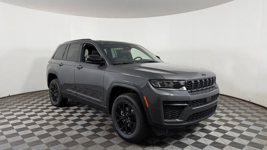2026 Jeep Grand Cherokee LAREDO ALTITUDE 4X4 — photo 1 of 41